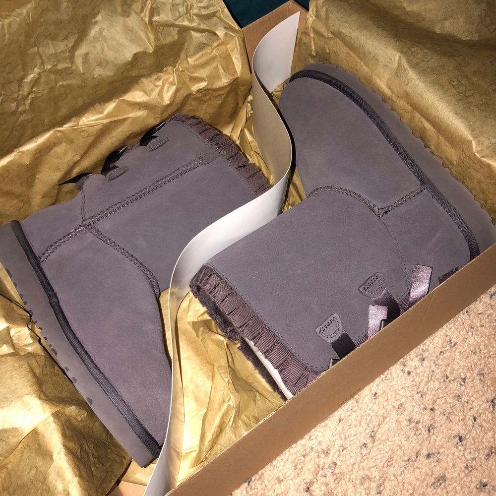 * FOR AMY H ONLY* UGG Bailey Bow Boot Nightfall